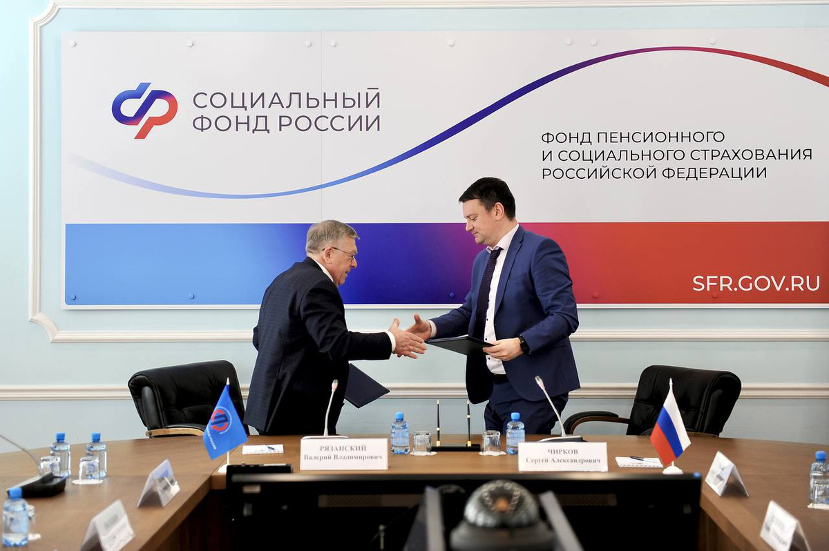 Доходы СФР не успевают за расходами