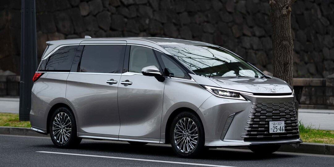 Lexus LM500h 2026 — минивэн за 130 000 долларов: японская философия люкса, которую Европа так и не поняла