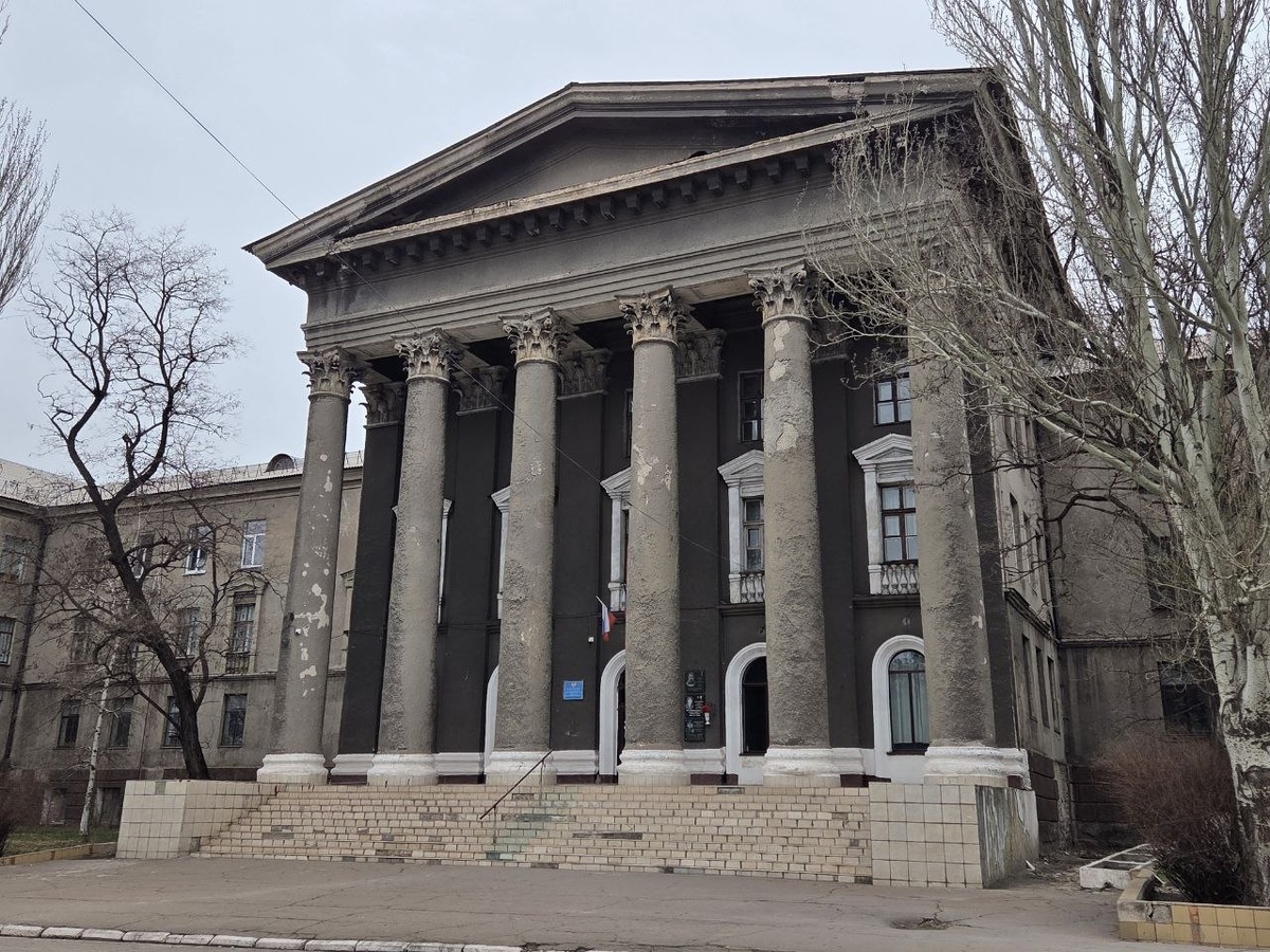 Вид на центральную часть политеха