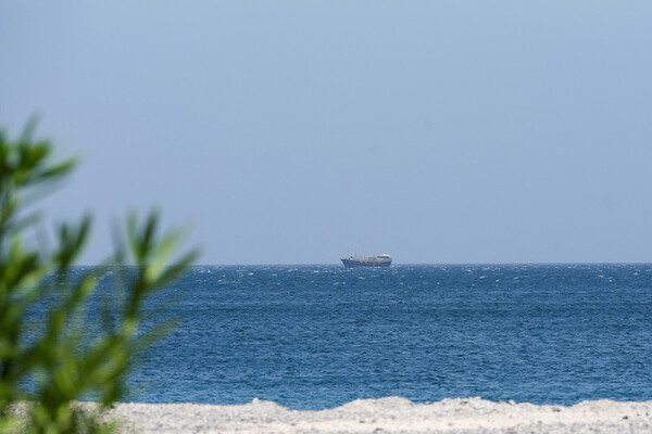 Вид на Ормузский пролив с побережья Омана / Reuters   📷