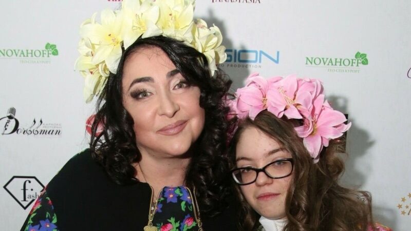    Материнское сердце Лолиты с тревогой, но и с принятием отпустило дочь в самостоятельную жизнь.