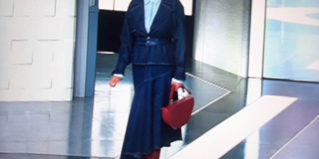 Перекраивать лицо для работы не имеет смысла