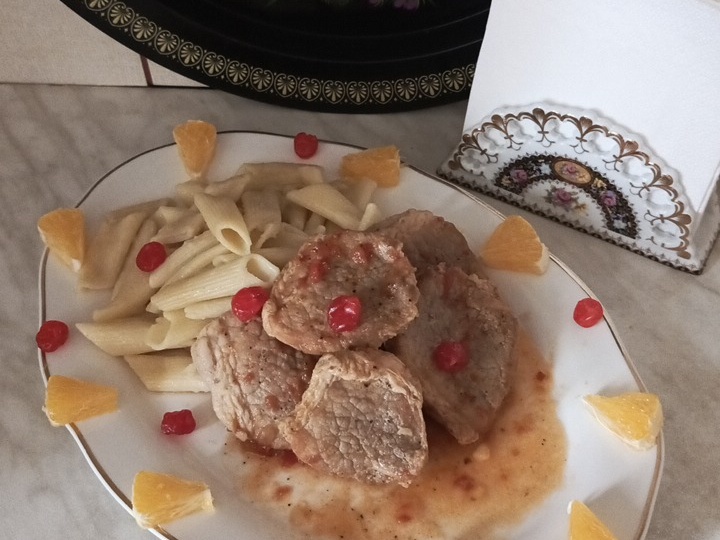 Медальоны из свинины с макаронами на гарнир