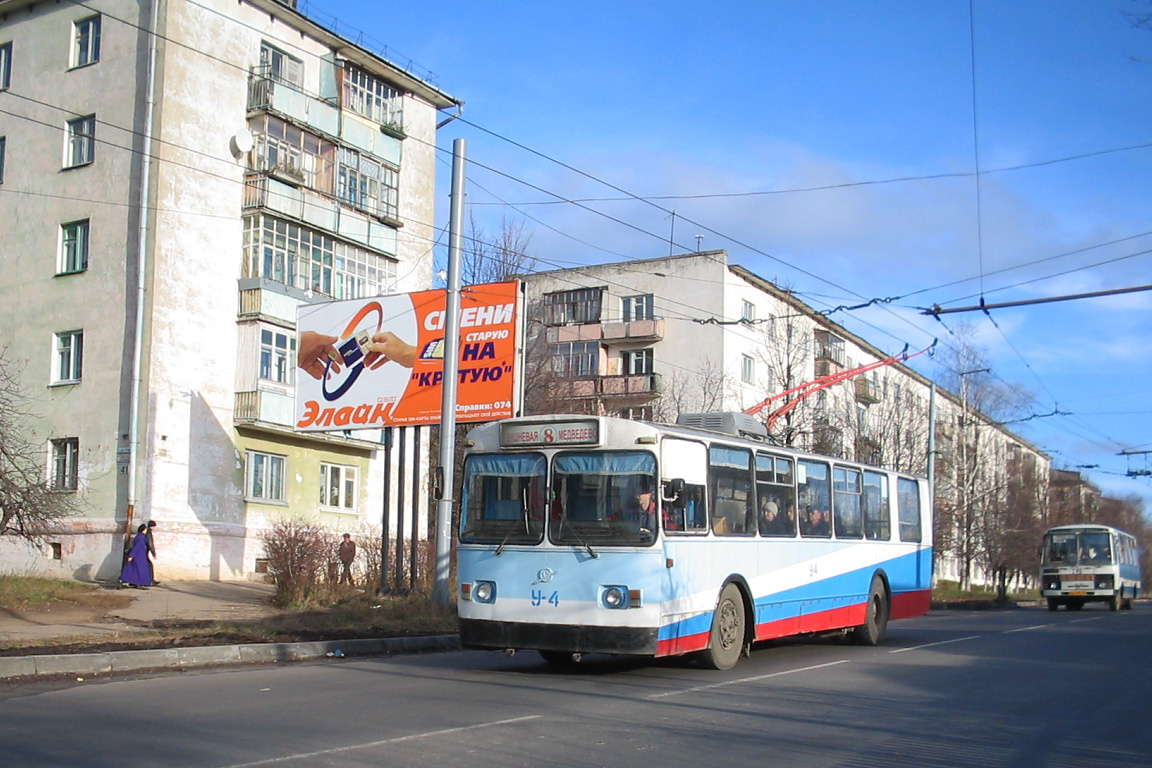 Троллейбус пассажирский модели ЗиУ-682В №11416 1978 г.в. Гаражные номера - 94 (1978-1988); 106 (1988); 111 (1988-2010), второй номер "Электролаборатория" (1989-1993), У-4 (1993-2010); 210 (с 2010 г.). Фото Евгения Хвалынского на ул. Лебедева, 31.10.2004. https://transphoto.org/photo/1290028/