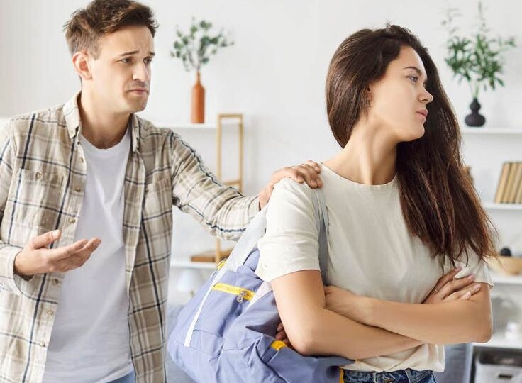 —Ты что не понимаешь, мама одна осталась?! Ей тяжело! —в который раз высказывал ей муж