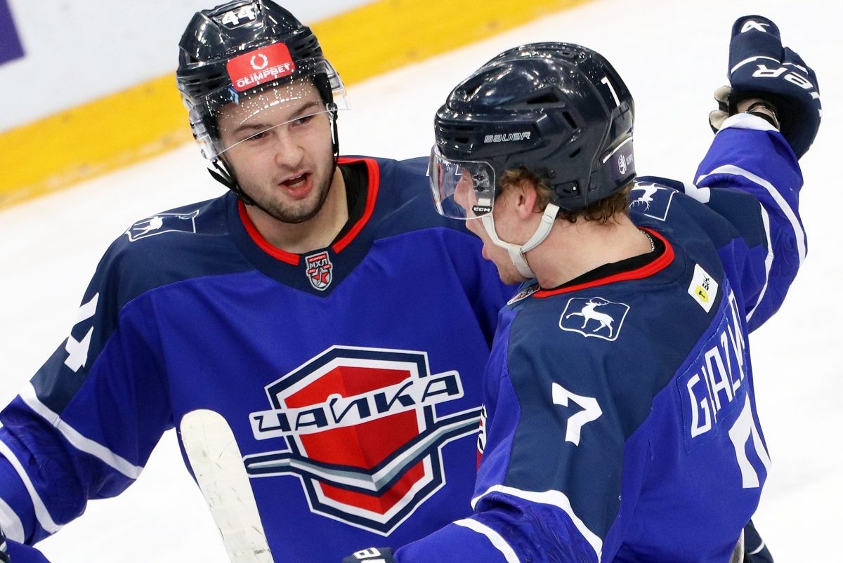    В конце января Александр Яценко пришёл в «Чайку» из команды Молодёжной хоккейной лиги «Динамо-Шинник» (Бобруйск)