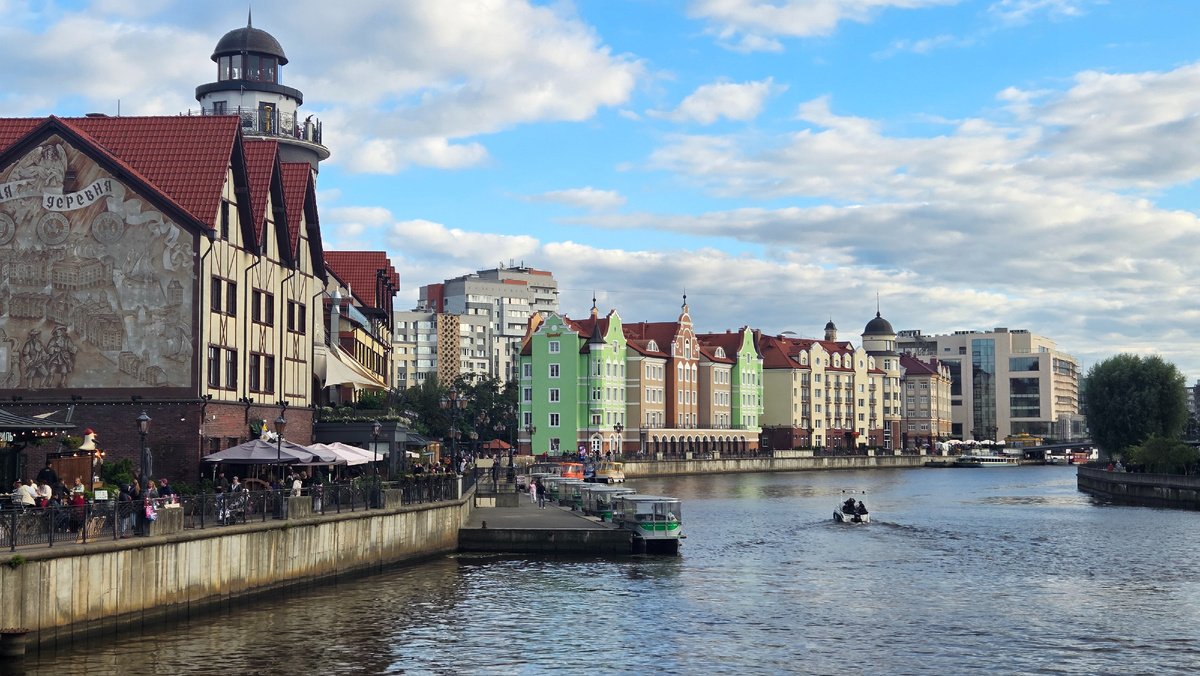 Вид на Рыбную деревню и Маяк
