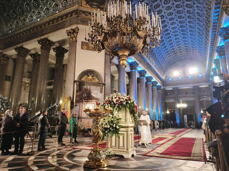     Главное богослужение начинается в 23:15. Фото: МК в Питере/Наталья Ефимова