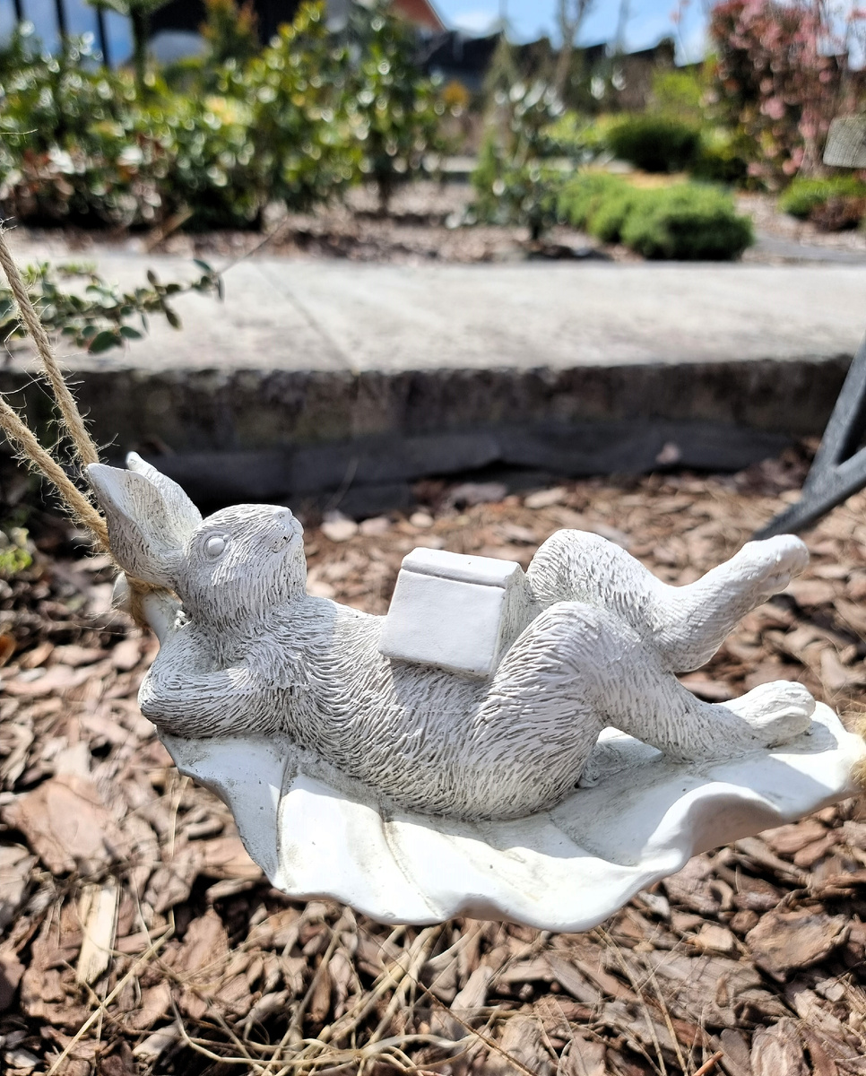 Это мое альтер эго 🙂 я бы тоже так хотела - лежать и размышлять, но у меня даже гамака нет 😄