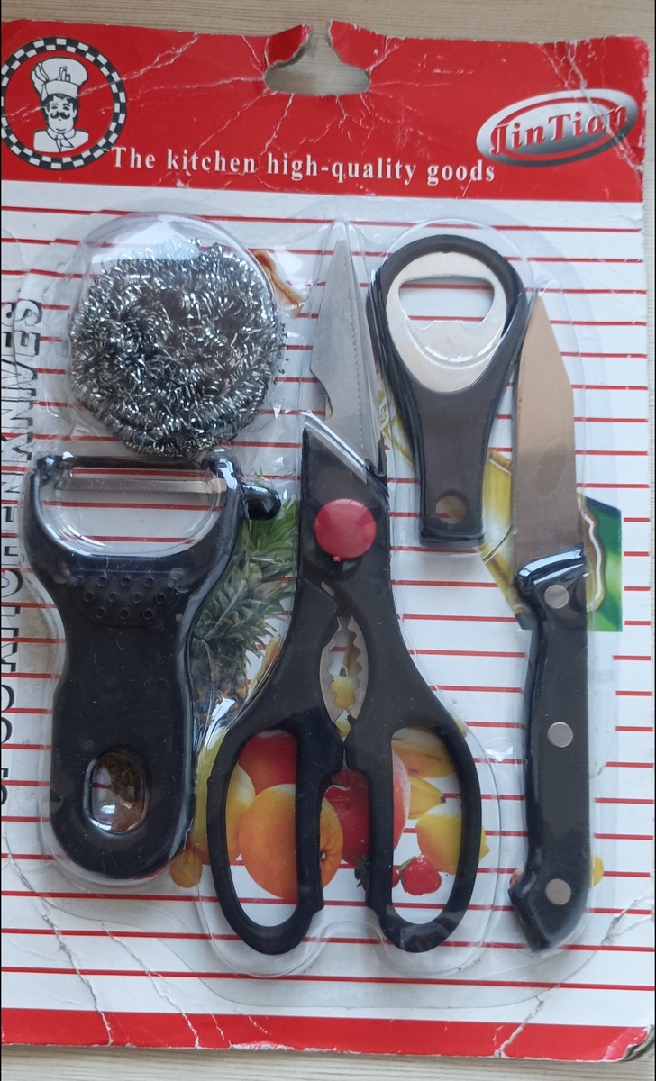 Кухонный набор, новый, 50р. Не знаю, что за качество. Потом проверю, рпсскажу). 