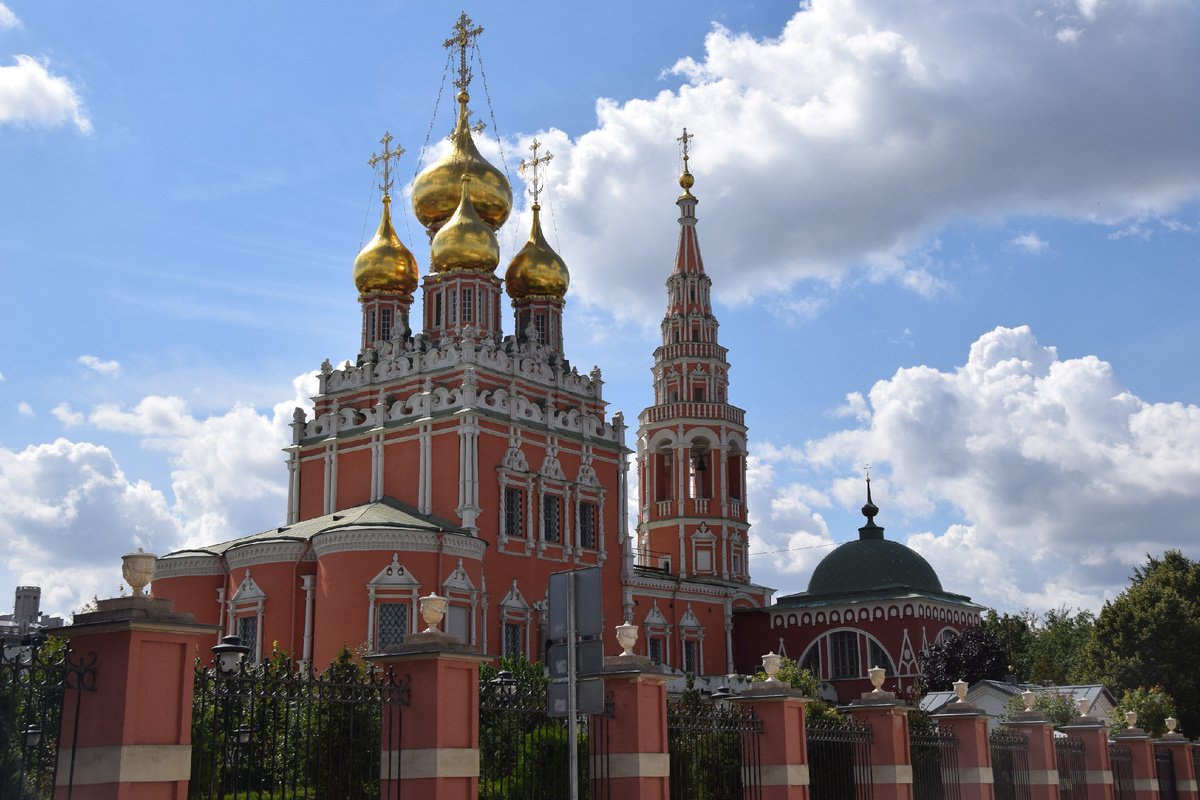 Церковь Воскресения Христова в Кадашах. Фото автора канала "Приключения Тома Сойера".