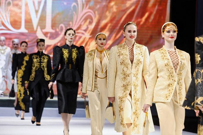 Российские дизайнеры привезли янтарь на подиум в Китай