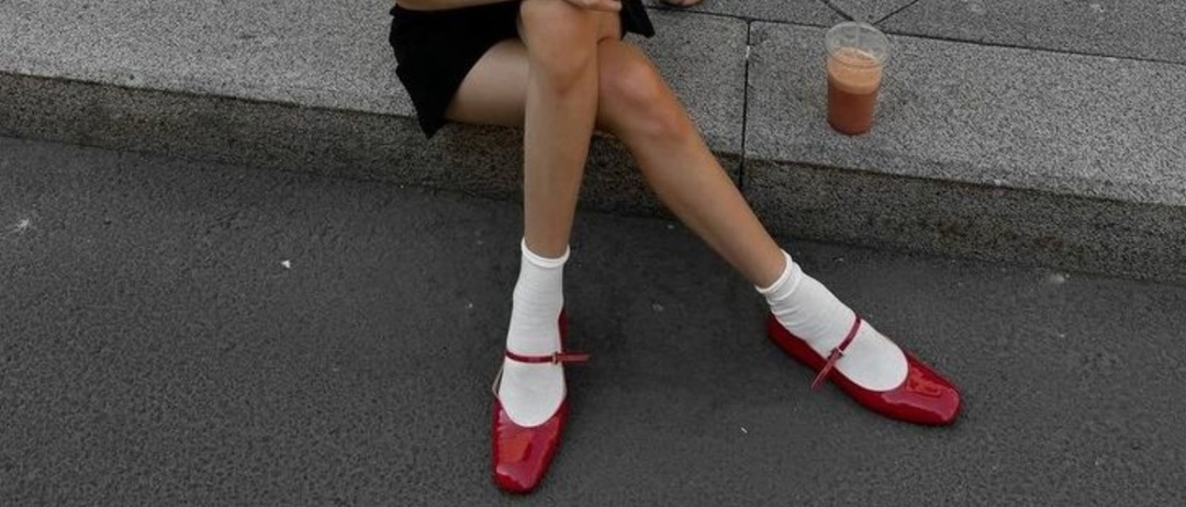Балетки с носками: как носить главный тренд весны 2026 года