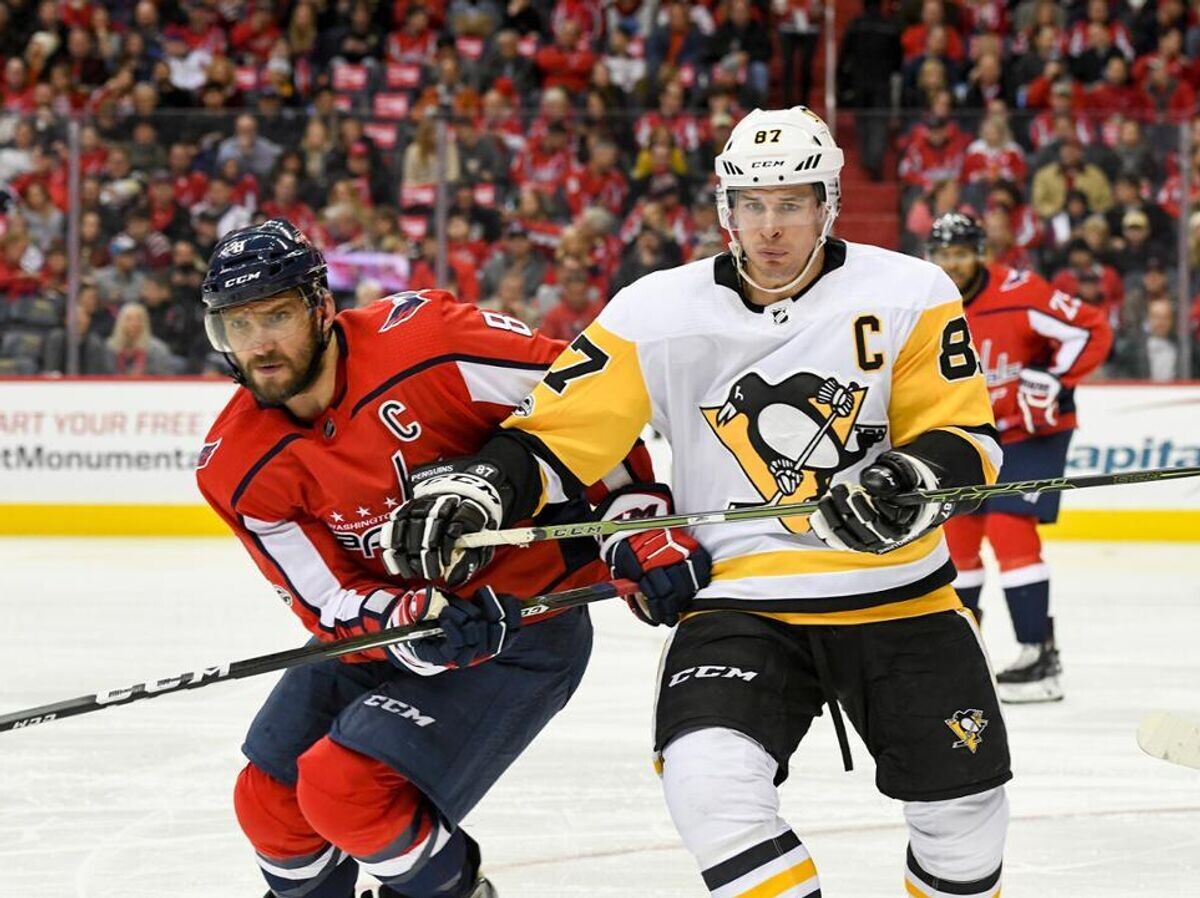    Хоккеист "Вашингтон Кэпиталз" Александр Овечкин (слева) и форвард "Питтсбург Пингвинз" Сидни Кросби | © Фото : Сайт НХЛ