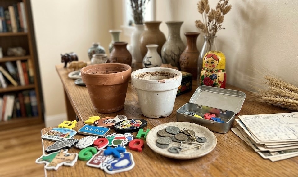  Те самые пустые горшки, про которые мне говорил муж. Теперь они аккуратно сложены в коробки и ждут своего часа.