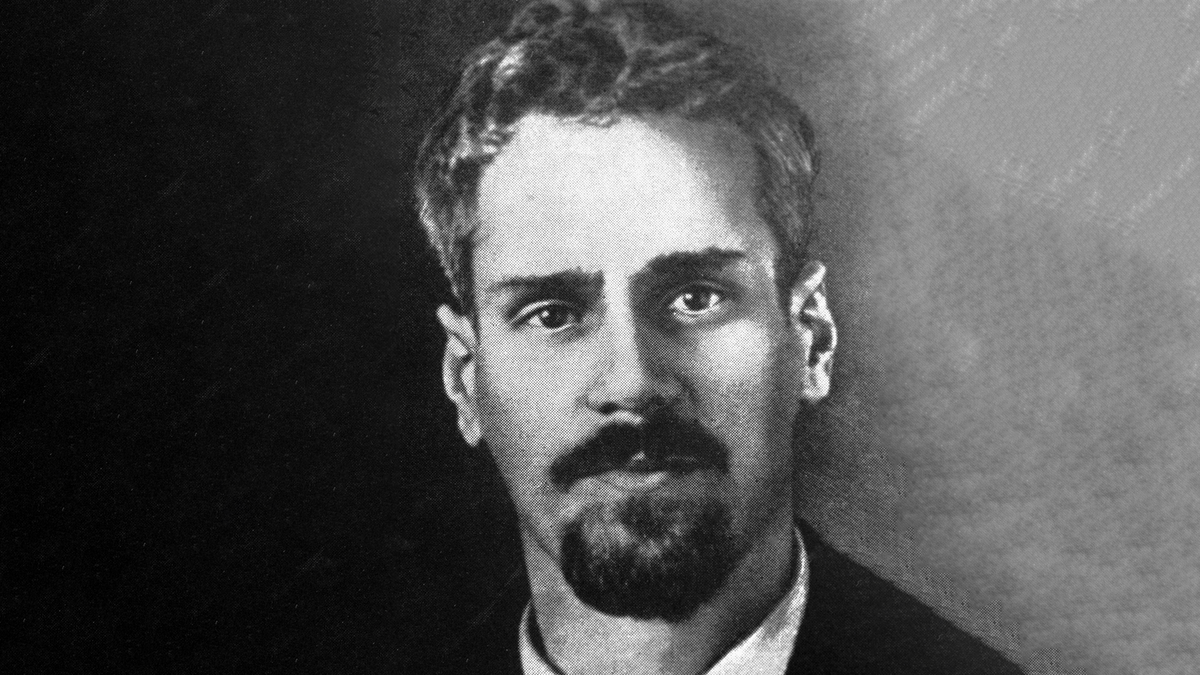 Инженер, которым восхищались в НАСА, построил знаменитый элеватор «Мастодонт» в Камне-на-Оби. Зернохранилище на 13 000 тонн сооружено без единого гвоздя. За это Юрий Кондратюк был арестован по обвинению во вредительстве.