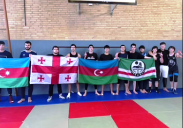 В Москве возникла новая спортивная этническая банда подростков, которая нападает на обычных людей: подробности.