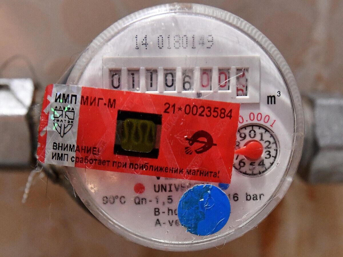    Прибор учета расхода воды в квартире Красноярска | © РИА Новости / Илья Наймушин