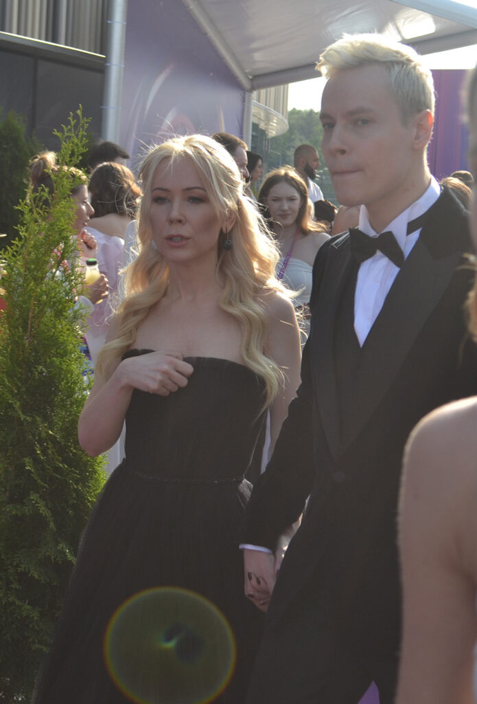 Публичные выходы пары всегда привлекают внимание прессы и вызывают споры о искренности их образов.