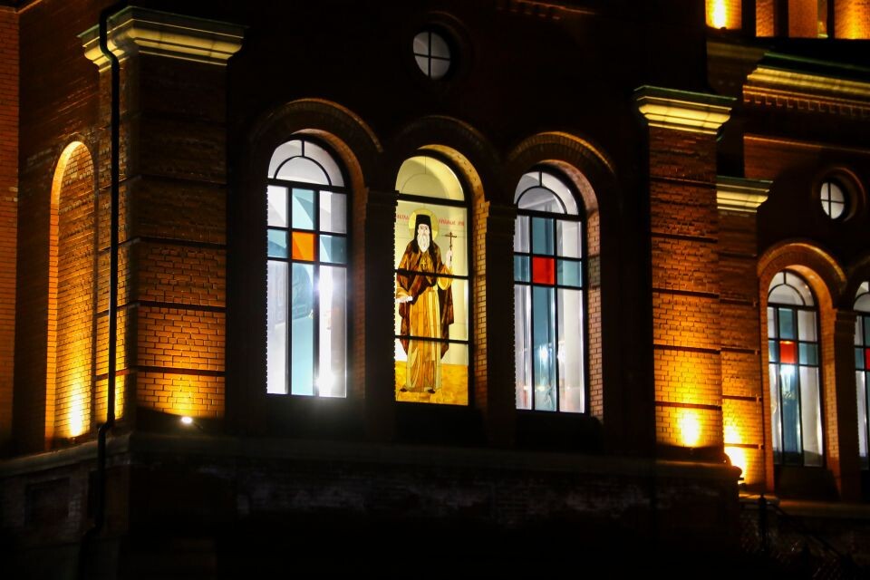    Ночная пасхальная служба в Александро-Невском соборе. Источник: Виталий Барабаш