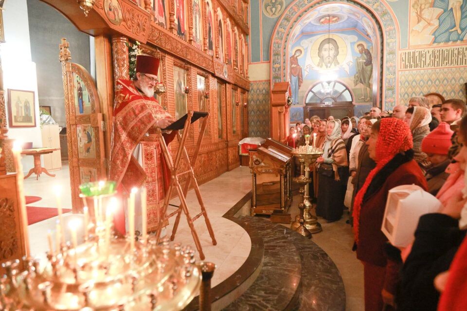    Ночная пасхальная служба в храме Иоанна Богослова. Источник: Олег Укладов