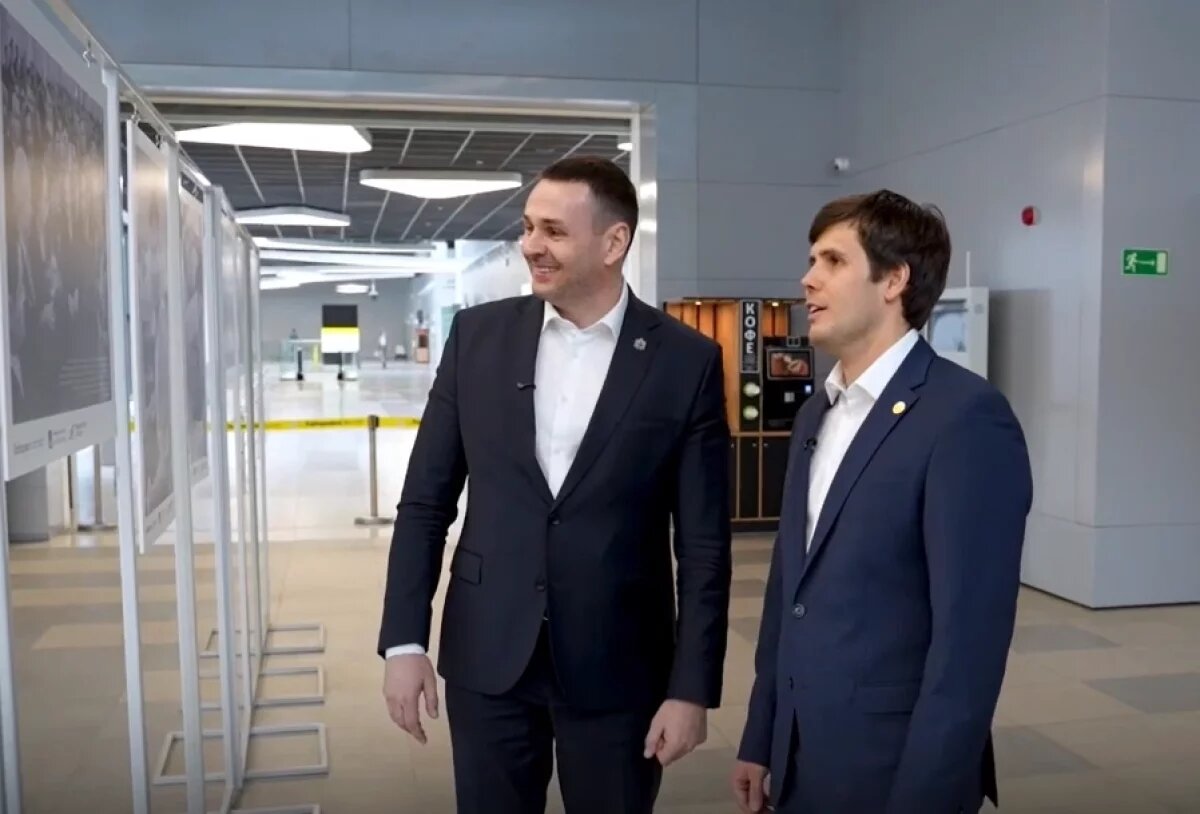    Демешин встретился с внуком Гагарина — директором хабаровского аэропорта