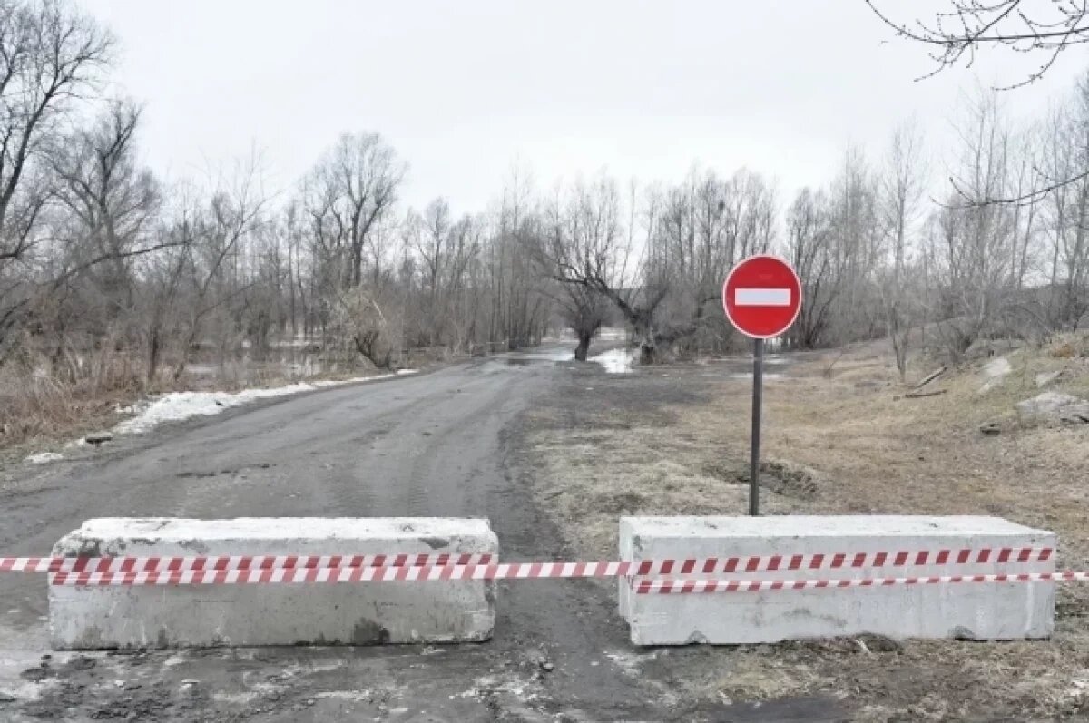    В микрорайоне Затон ограничили движение по дороге на остров Шубинский