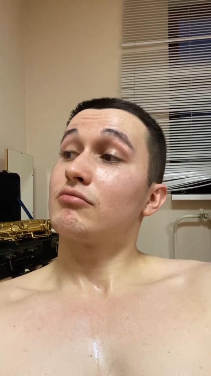     Вадим Захаровтан киткәч җырчы булган