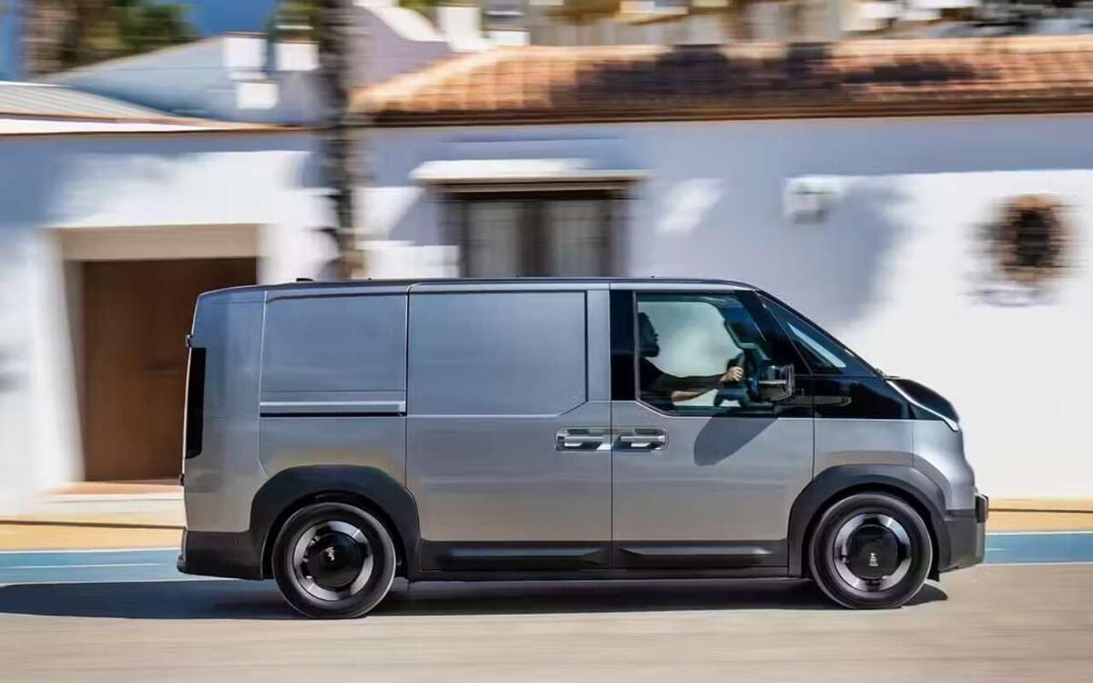 Превращение из грузового фургона в 5-местный микроавтобус – достаточно одного нажатияЭлектрофургон Kia PV5 Crew Van за секунды трансформируется в 5-местный автобус
📷
📷
📷
📷
