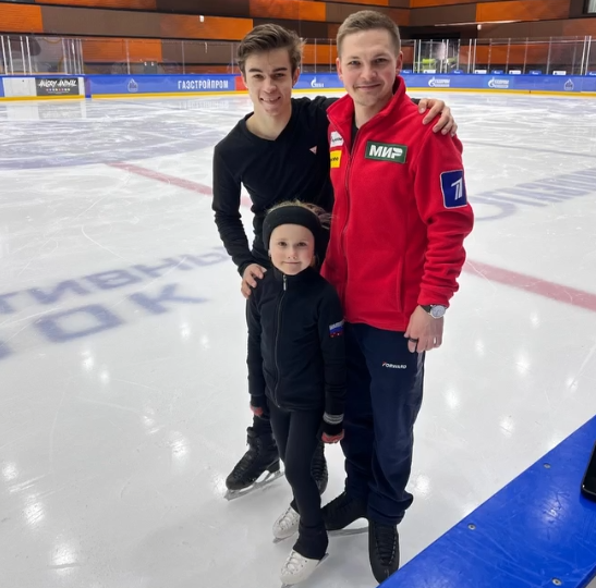 Михаил Коляда поставил программу Даниилу Самсонову, Кагияма приостановил карьеру, Этери Тутберидзе едет в Китай и другие новости...