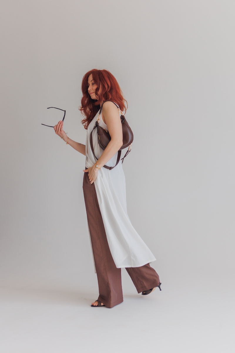 Костюм TO BE ONE x Sonia Geld уже полностью раскуплен, но сегодня на сайте будет обновления и, учитывая, что первый час после старта продаж, можно было заказать на примерку в двух размерах , я надеюсь, что хотя бы несколько размеров вернуться в продажу. Проверьте, вдруг именно ваш размер вернется в продажу ❤️