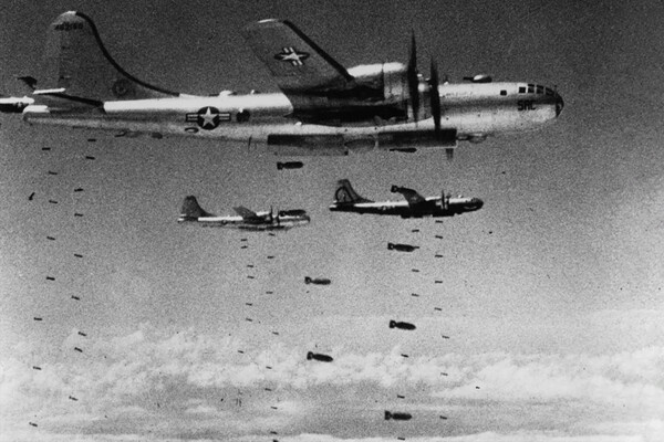Бомбардировщики B-29 над Кореей / Hulton Archive   📷
