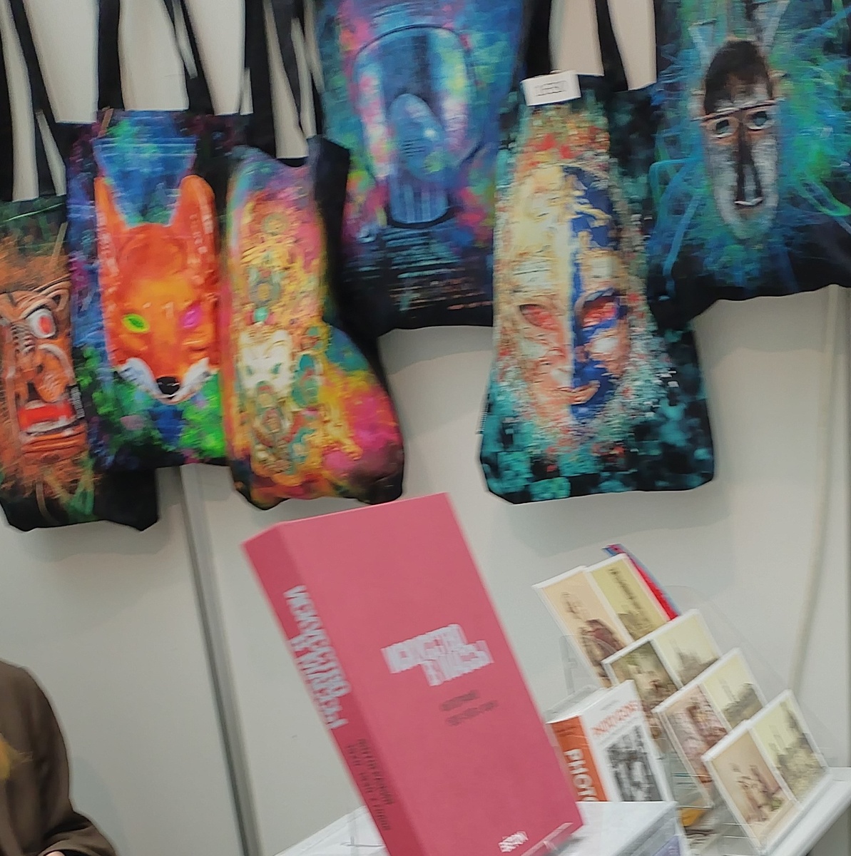 сумочки не в фокусе))