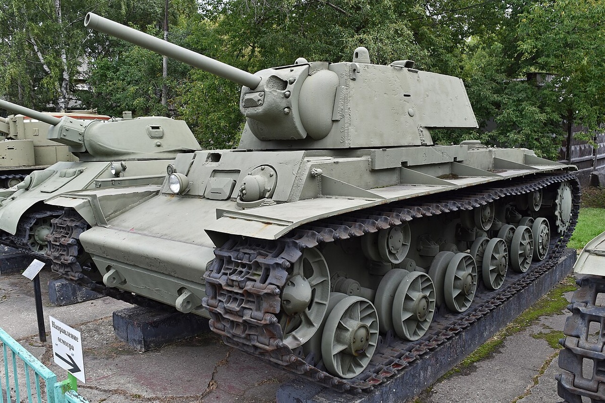 Тяжелый танк КВ-1 — настоящий кошмар для Вермахта в 1941 году