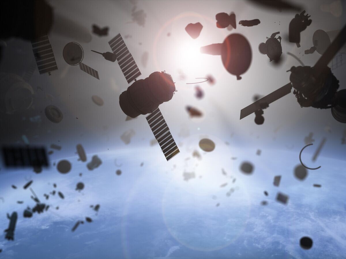    Космический мусор на околоземной орбите | © Depositphotos.com / Petrovich99