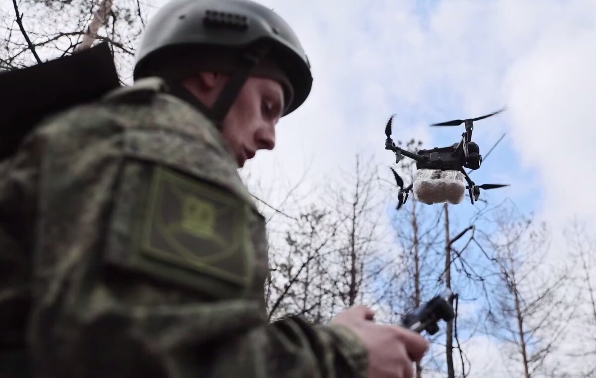    Доставка куличей на фронте с помощью БПЛА