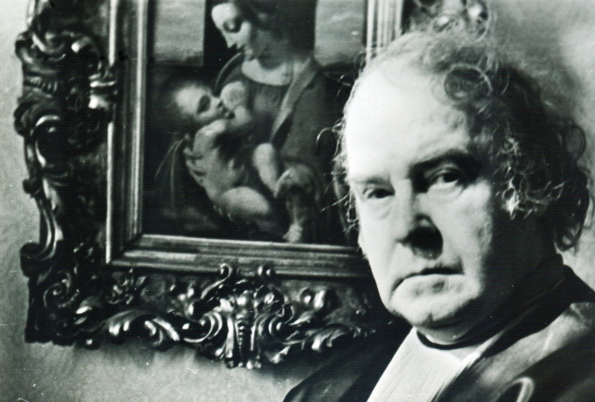 На фото автора: художник Анатолий Трескин в 1984 году Эрмитаже рядом с его любимой картиной Леонардо «Мадонна Литта»