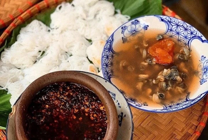 Холодная вермишель из улиток имеет легкий вкус, поэтому многим людям, которые не привыкли ее есть, она покажется немного пресной.