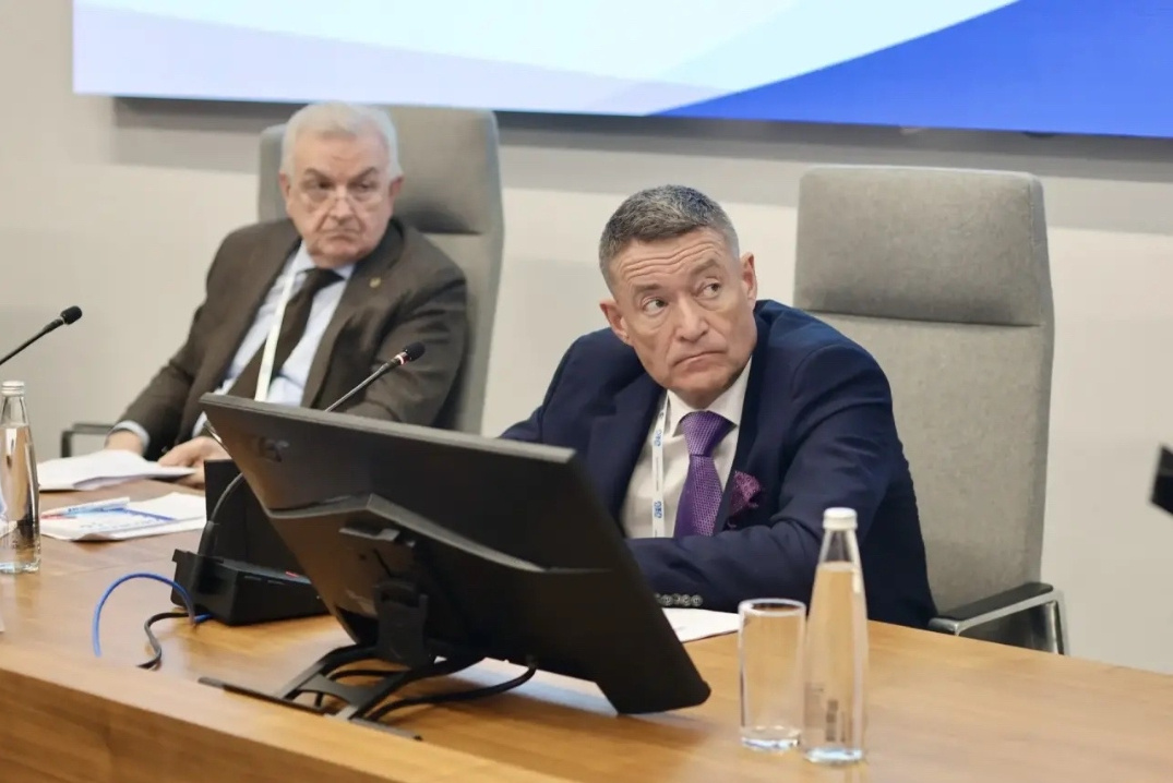 Источник: https://new.nmicr.ru/news/forum/sezd-onkologov-rossii-v-kazani-o-dialoge-pokolenij-slozhnyh-reshenijah-i-budushhem-professii/