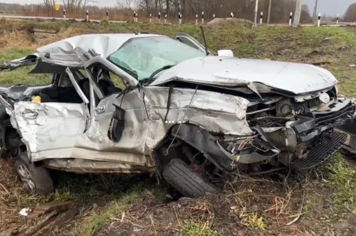    «Лада Приора» и поезд столкнулись на переезде в Брянской области