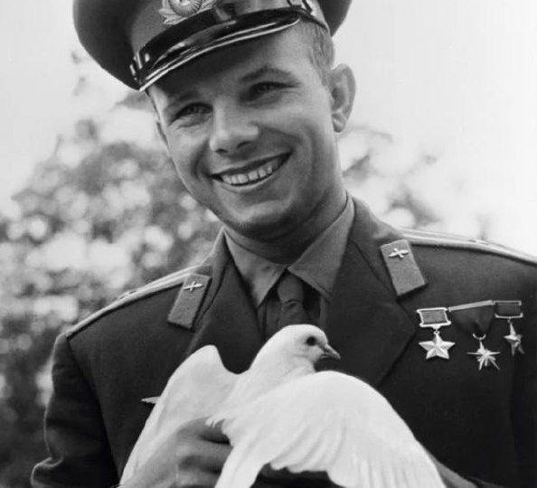 С Днём космонавтики и 65-летием первого полёта человека в космос