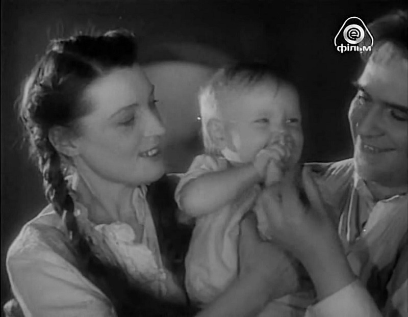 Кадр из фильма «Зоя» (1944). Скриншот.