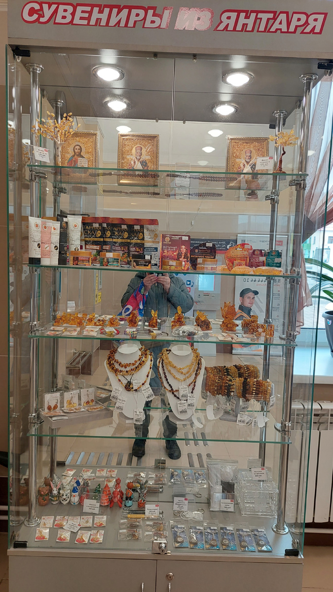 Я давно уже хотела вам показать вот такую сувенирную "лавку ".