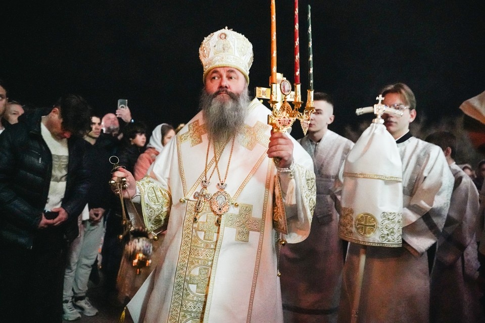    Службу провел митрополит Самарский и Новокуйбышевский Феодосий. Светлана МАКОВЕЕВА