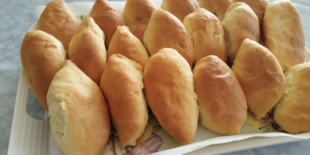 Рецепт пирожков с мясом из дрожжевого теста в духовке.