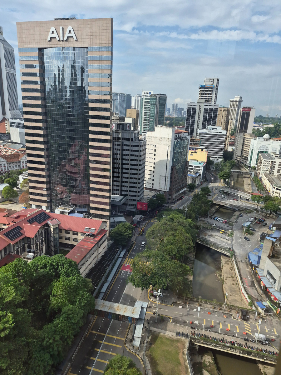 Вид из зоны бассейна