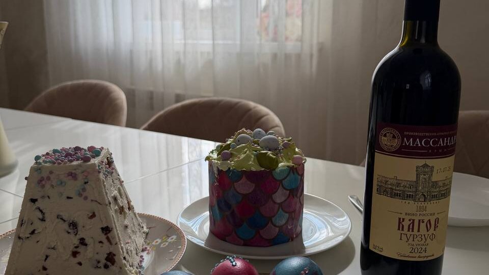 С праздником друзья