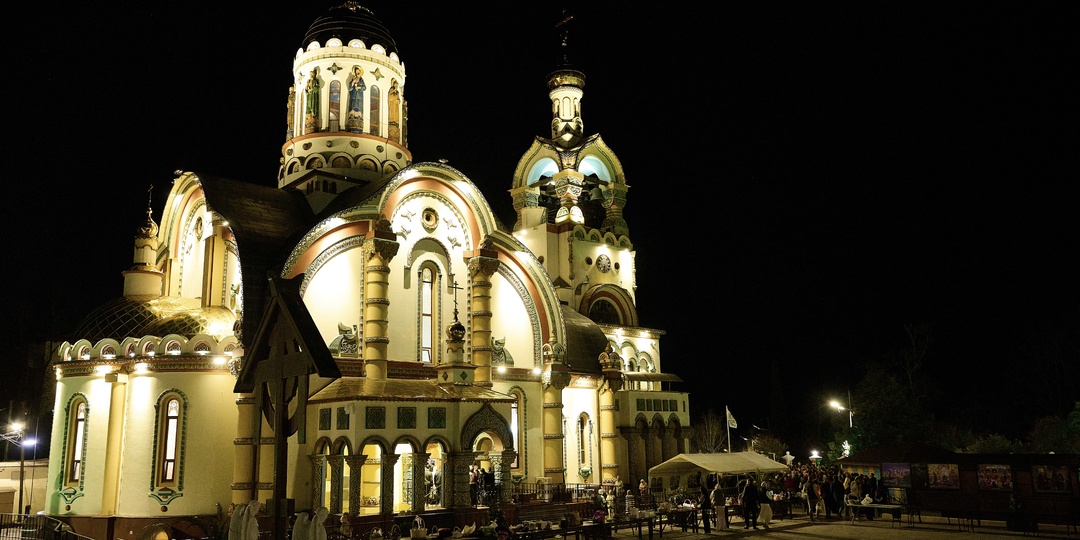 В храмах Сочи прошли торжественные Пасхальные богослужения