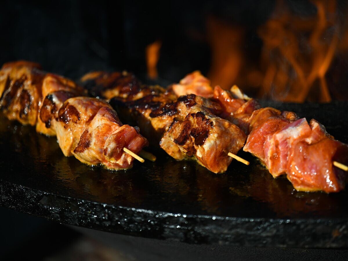    Приготовление шашлыка | © РИА Новости / Рамиль Ситдиков