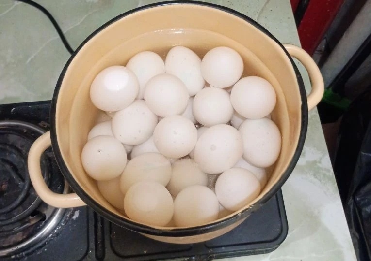 Два праздника в один день... А внутри совсем другое настроение